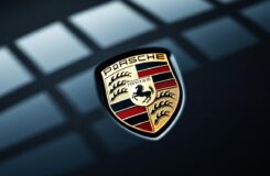 découvrez l'histoire fascinante du logo porsche, une œuvre d'art emblématique qui allie inspiration et innovation. plongez dans l'univers des designs qui ont façonné l'identité de cette marque légendaire et explorez le processus créatif qui donne vie à l'esprit sport et luxe de porsche.