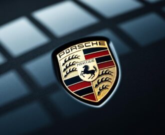 découvrez l'histoire fascinante du logo porsche, une œuvre d'art emblématique qui allie inspiration et innovation. plongez dans l'univers des designs qui ont façonné l'identité de cette marque légendaire et explorez le processus créatif qui donne vie à l'esprit sport et luxe de porsche.