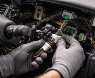 découvrez comment identifier et prévenir les faux contacts du clignotant sur une renault clio 3. guide complet pour éviter les pannes et assurer la sécurité de votre véhicule.