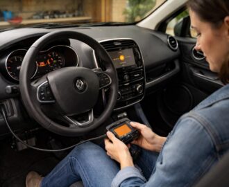 découvrez comment éteindre le voyant casse moteur sur votre renault clio 4 rapidement et facilement, sans besoin de passer par un garage.
